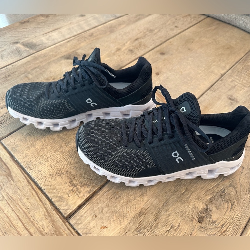 On Cloud Cloud swift shoes sz 6.5. Like new. Worn twice.